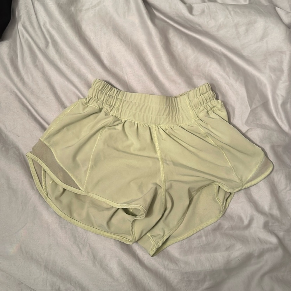 Lululemon 2.5 inch hotty hot shorts